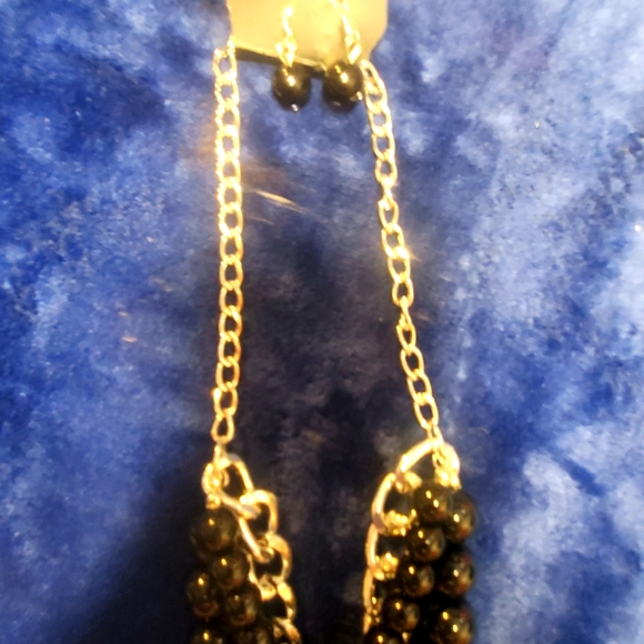 Paparazzi black and gold necklace with matching dangle earring - Picture 1 of 4